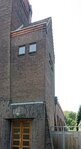 Zijtoren met rij siertegels.
<br/>
Douwe Wits, juli 2018